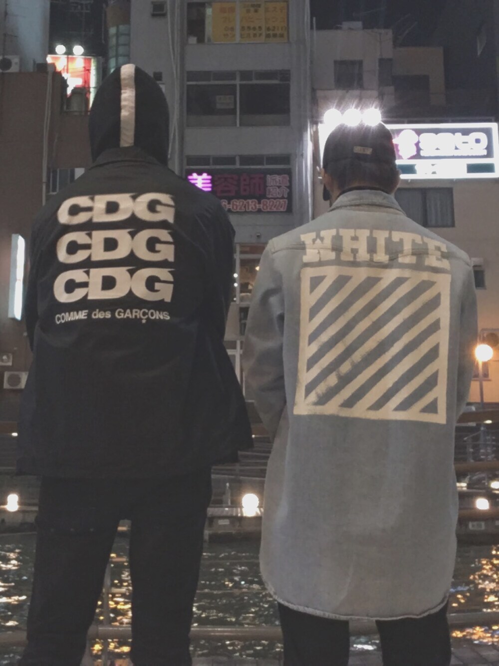 「COMME des GARCONS、ELVIRA、NIKE、airmoreuptempo、モアテン、NEW ERA、off white、HOOD BY AIR、RICK OWENS、adidas」｜「COMME des GARCONSのアイテム（ナイロンジャケット、ブラック系）」を使った、ユウスケさん（メンズ・165cm）の春コーディネートの1枚目の写真