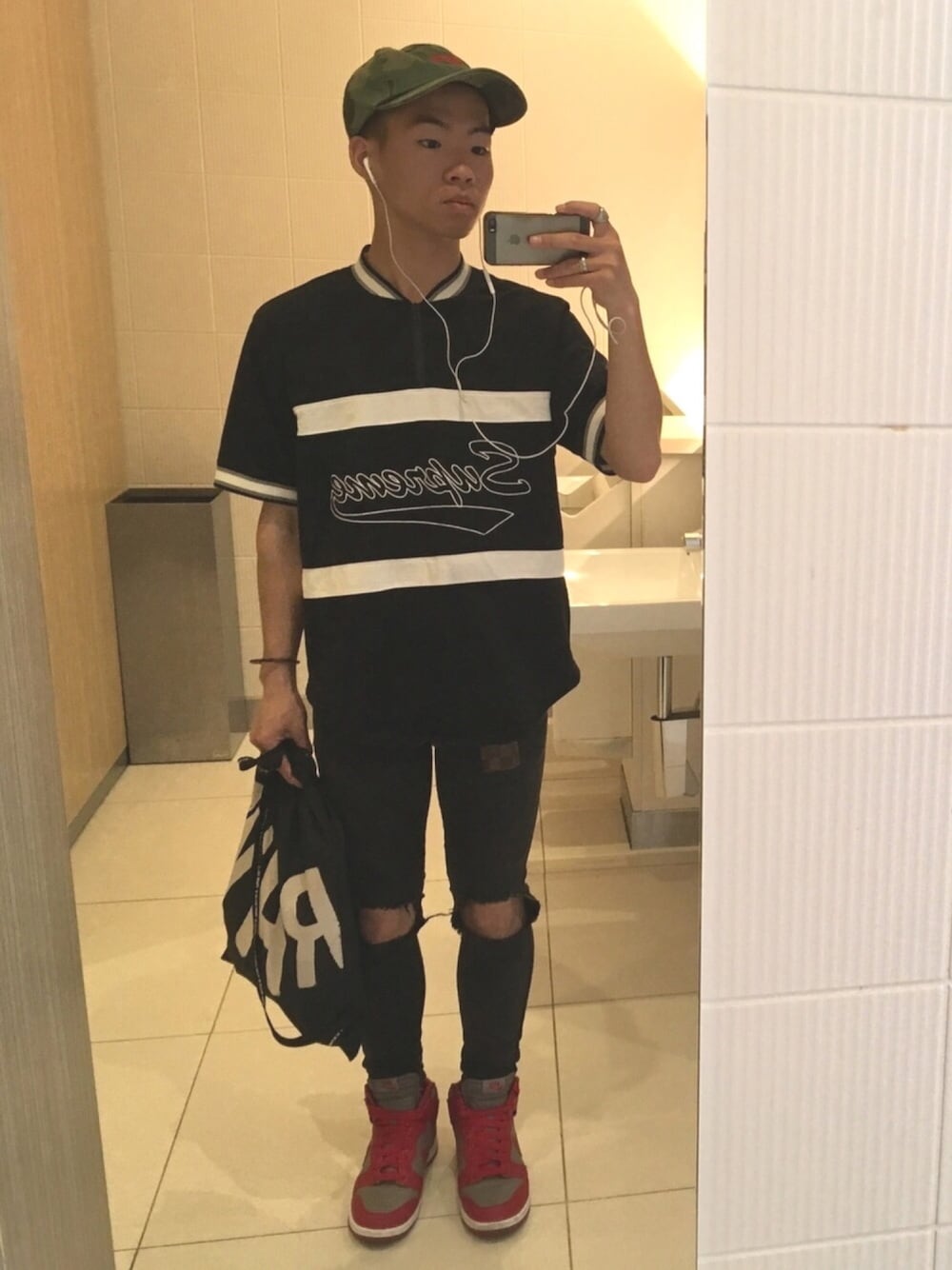 「supreme、G-STAR RAW(G-STAR RAW)、NIKE、LouisVuitton、Bershka、春コーデ、キャップ」｜「Supreme のアイテム（キャップ、グリーン系）」を使った、ユウスケさん（メンズ・165cm）の春コーディネートの1枚目の写真