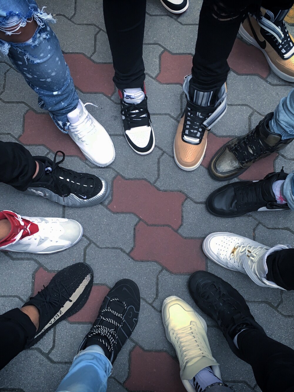 「yeezy boost 350 v2、RICK OWENS、AIR JORDAN6、air foam posite、AIR FORCE 1、NIKE、air jordan 1、AIR MAX、AIR MORE UPTEMPO、adidas originals」｜「adidas Originalsのアイテム（スニーカー、ブラック系）」を使った、ユウスケさん（メンズ・165cm）の夏コーディネートの1枚目の写真