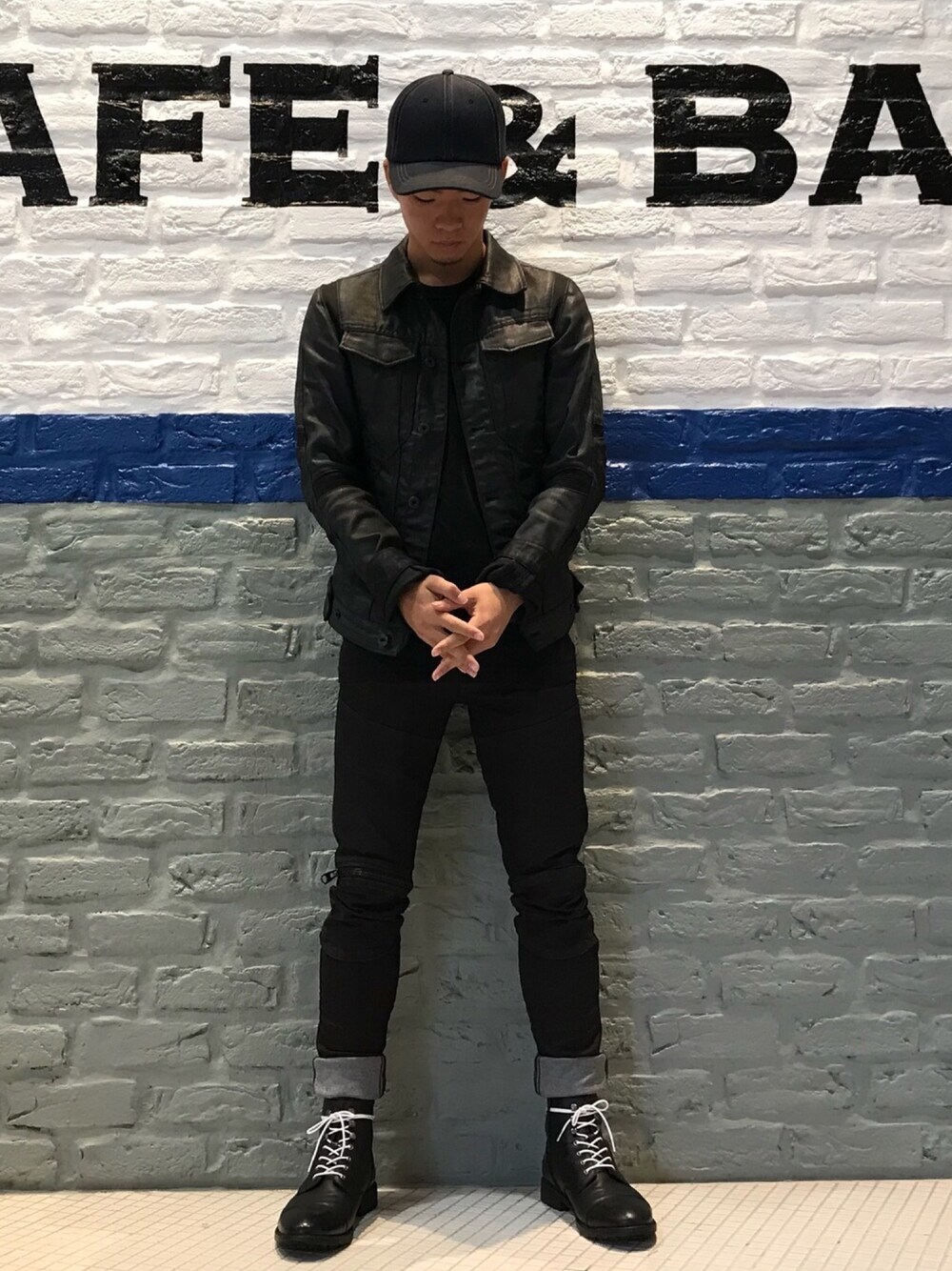 「Levi's、G-STAR RAW(G-STAR RAW)、ZARA、COACH、革靴、wearhalloween2017、デニム、ブラック、大人カジュアル、秋コーデ」｜「Levi'sのアイテム（キャップ、ブルー系）」を使った、ユウスケさん（メンズ・165cm）の秋コーディネートの1枚目の写真