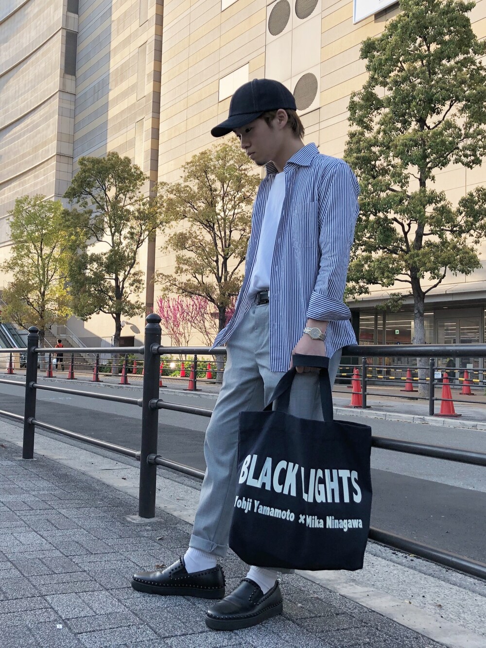 「Levi's、BEAUTY&YOUTH UNITED ARROWS、Hanes、GU、yohjiyamamoto、Christian Louboutin、春コーデ、オトナカジュアル、シャツスタイル、シンプル」｜「Levi'sのデニムベースボール　キャップ（キャップ、ブルー系）」を使った、ユウスケさん（メンズ・165cm）の春コーディネートの1枚目の写真