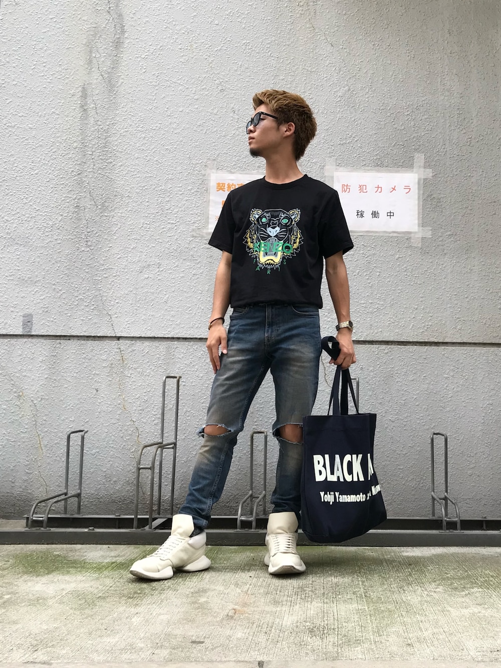「KENZO、H&M、yohjiyamamoto、LouisVuitton、RICK OWENS、adidas、オトナカジュアル、春、休日スタイル」｜「KENZOのTiger Tee（Tシャツ/カットソー、ブラック系）」を使った、ユウスケさん（メンズ・165cm）の春コーディネートの1枚目の写真