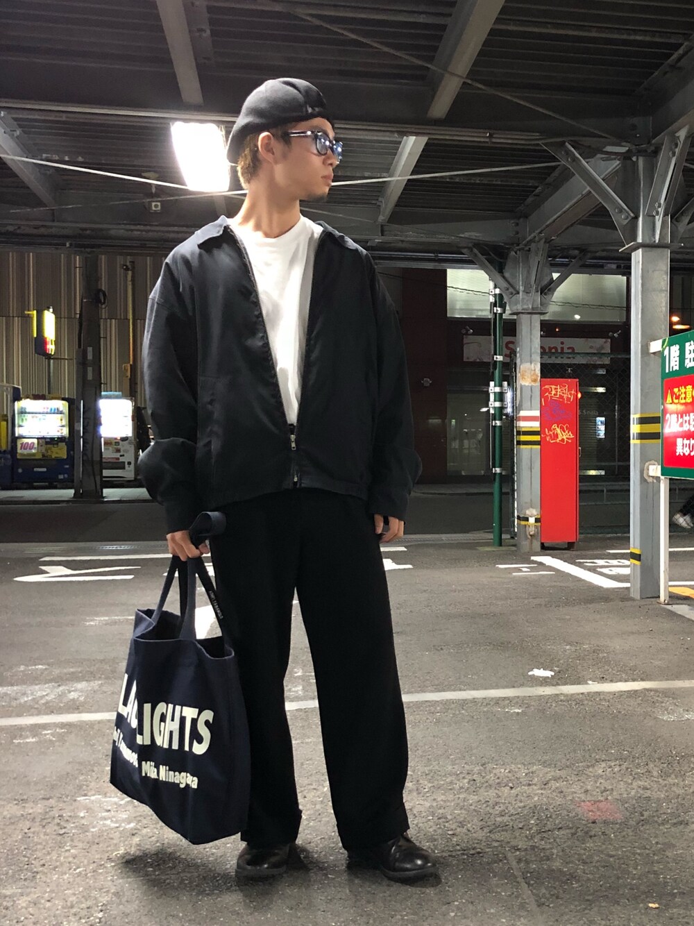 「BROOKS BROTHERS、yohjiyamamoto、BEAUTY&YOUTH UNITED ARROWS、united arrows、ZARA、春コーデ、オーバーサイズ、大人カジュアル、ブラック、オールブラック」｜「BROOKS BROTHERSのアイテム（ジャケット/アウター、ブラック系）」を使った、ユウスケさん（メンズ・165cm）の春コーディネートの1枚目の写真