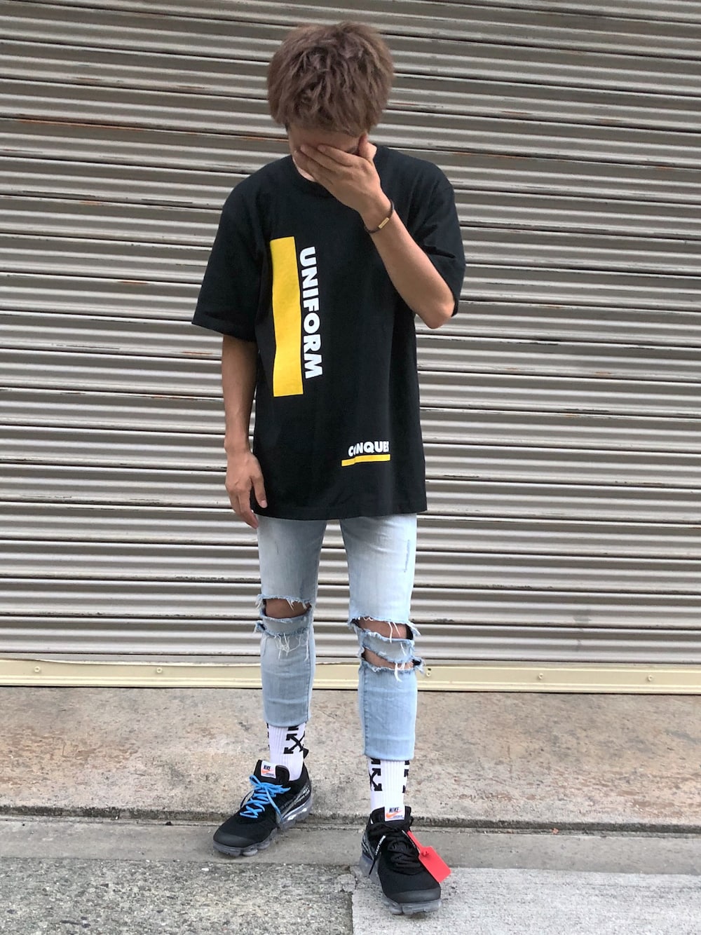 「sacai、off white、vapormax、NIKE、H&M、LouisVuitton、シンプル、休日スタイル、夏、スキニーデニム」｜「SacaiのSacai - Uniform Tシャツ - women - コットン - 1（Tシャツ/カットソー、ブラック系）」を使った、ユウスケさん（メンズ・165cm）の夏コーディネートの1枚目の写真