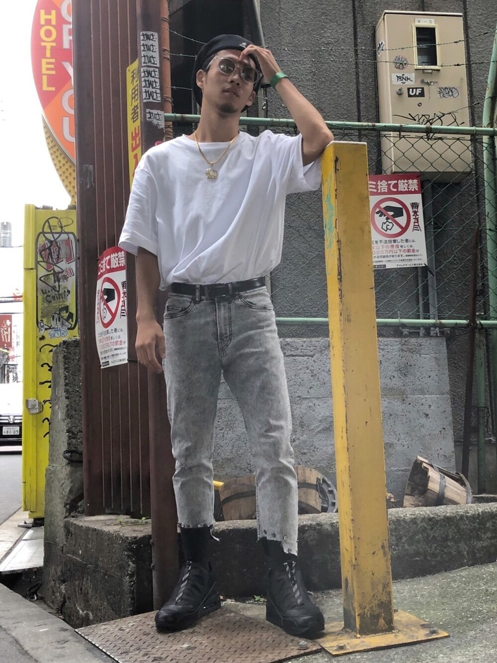 「NIKE、KANGOL、H&M、秋のコーデ、カジュアル、黒、off white、yeezy、fear of god、ビックシルエット」｜「KANGOLのアイテム（ハンチング/ベレー帽、ブラック系）」を使った、ユウスケさん（メンズ・165cm）の秋コーディネートの1枚目の写真