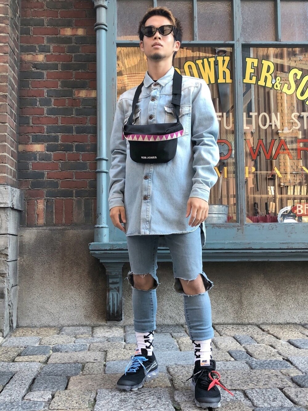 「off white、NIKE、Virgilabloh、vapormax、THE TEN、秋コーデ、スニーカー、秋、オトナカジュアル、ストリート」｜「GUのアイテム（ショルダーバッグ、ブラック系）」を使った、ユウスケさん（メンズ・165cm）の秋コーディネートの1枚目の写真