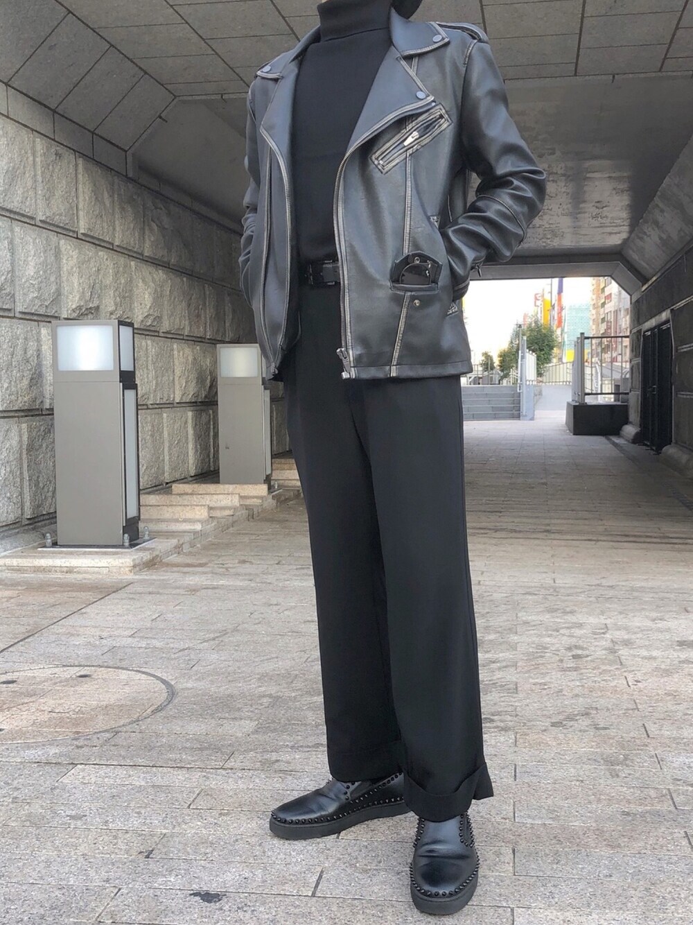 「ストリート服が好き、ZOZO公認ユーザー、秋コーデ、カジュアルコーデ、yohjiyamamoto、Christian Louboutin、黒、大学生、シンプル、オトナカジュアル」｜「ZARAのアイテム（ライダースジャケット、ブラック系）」を使った、ユウスケさん（メンズ・165cm）の秋コーディネートの1枚目の写真