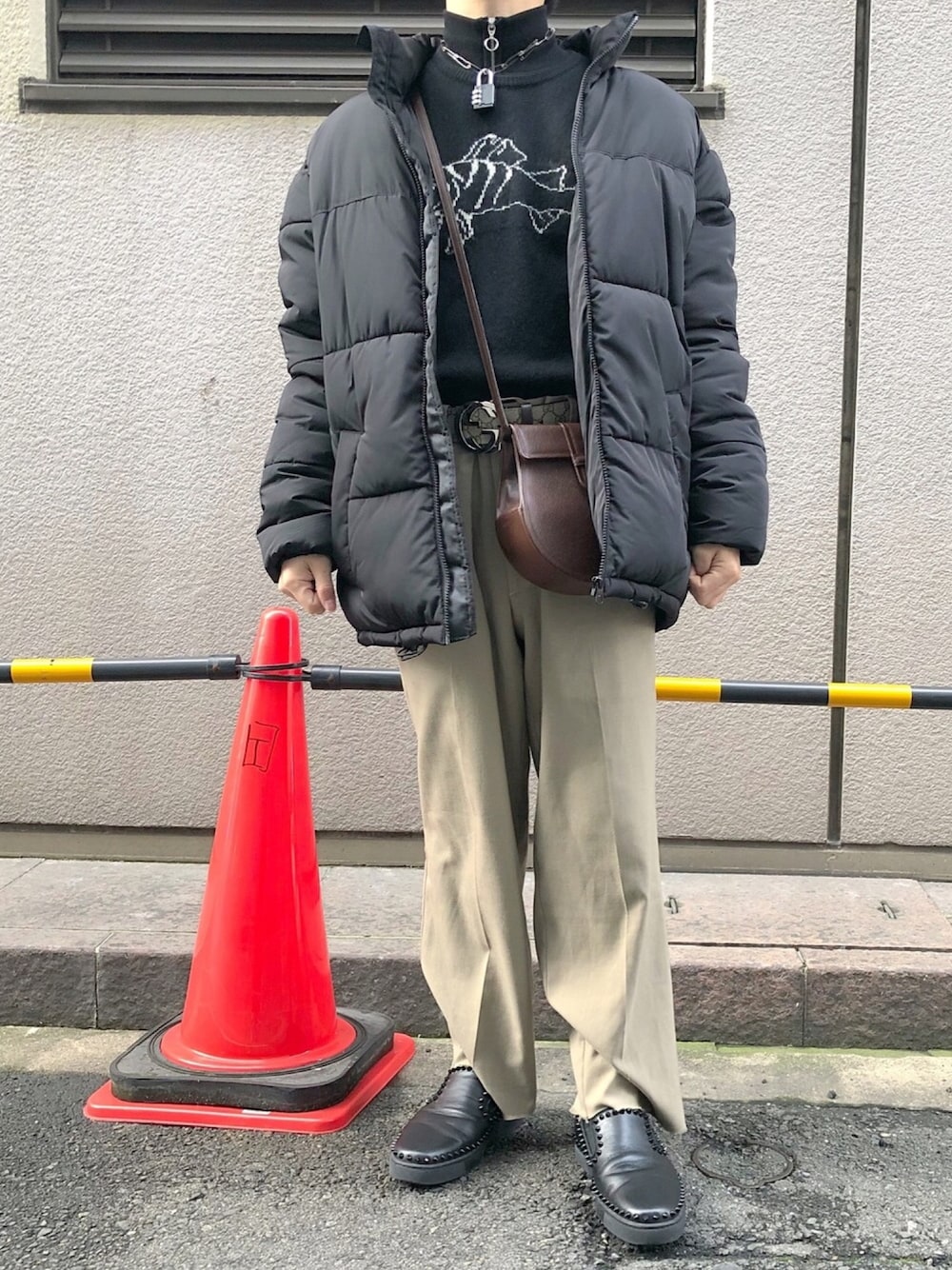 「Saint Laurent、JWANDERSON、GUCCI、vintage、古着、Christian Louboutin、ビッグシルエット、オトナカジュアル、韓国ファッション、モード」｜「H&Mのアイテム（ダウンジャケット/コート、ブラック系）」を使った、ユウスケさん（メンズ・165cm）の冬コーディネートの1枚目の写真