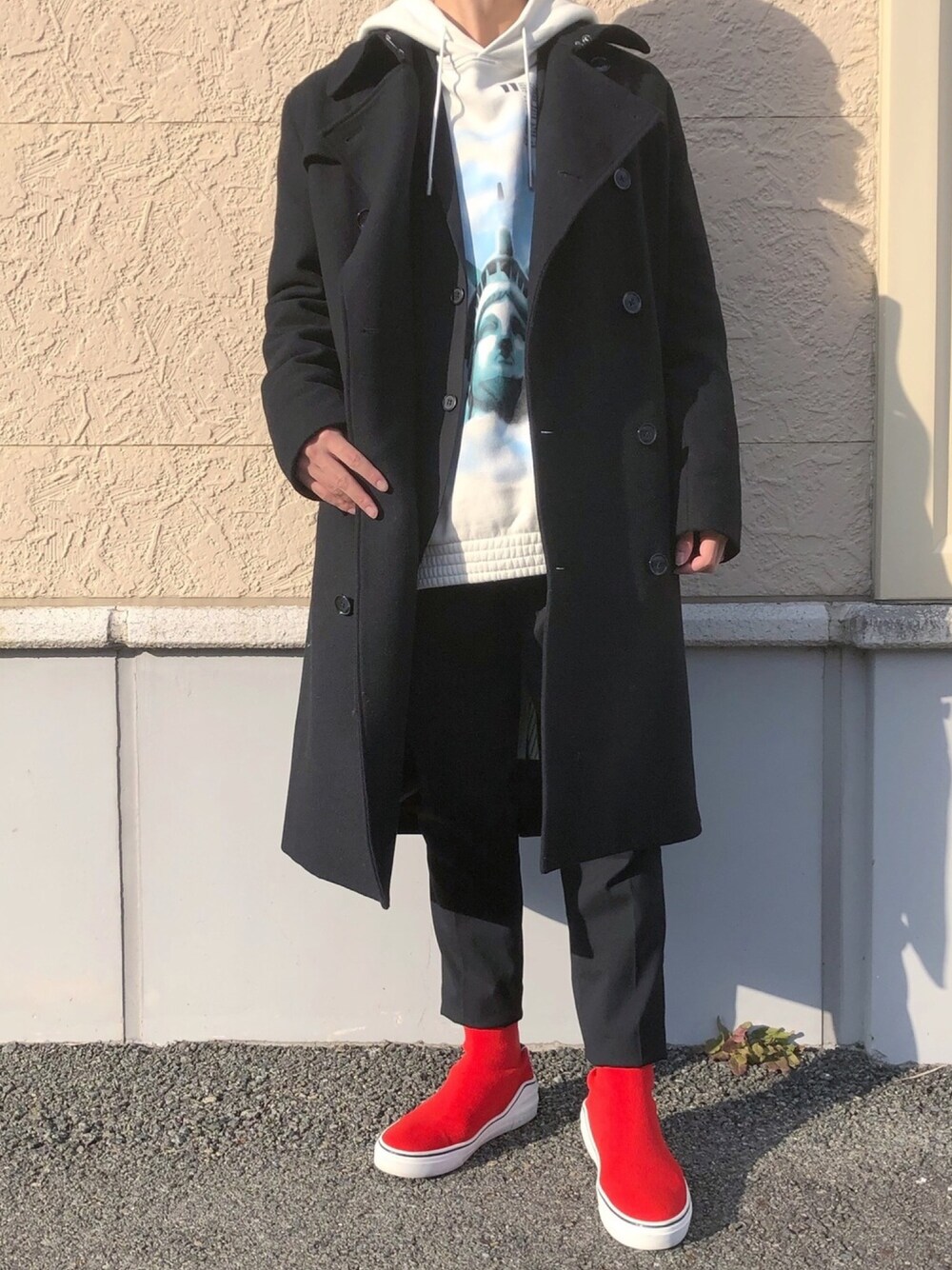 「カジュアルコーデ、休日スタイル、大人カジュアル、キレイめ、モード、ストリート、韓国ファッション、off white、H&M、GIVENCHY」｜「off whiteのOFF-WHITE “LIBERTY”プルオーバーパーカー（パーカー、ホワイト系）」を使った、ユウスケさん（メンズ・165cm）の冬コーディネートの1枚目の写真