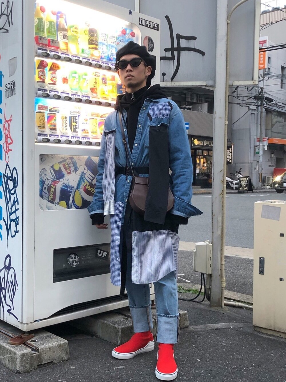 「GIVENCHY、Saint Laurent、99％IS-、モード、ストリート、street、オトナカジュアル、オーバーサイズ、デニム、vintage」｜「99%IS-のアイテム（パーカー、ブラック系）」を使った、ユウスケさん（メンズ・165cm）の春コーディネートの1枚目の写真