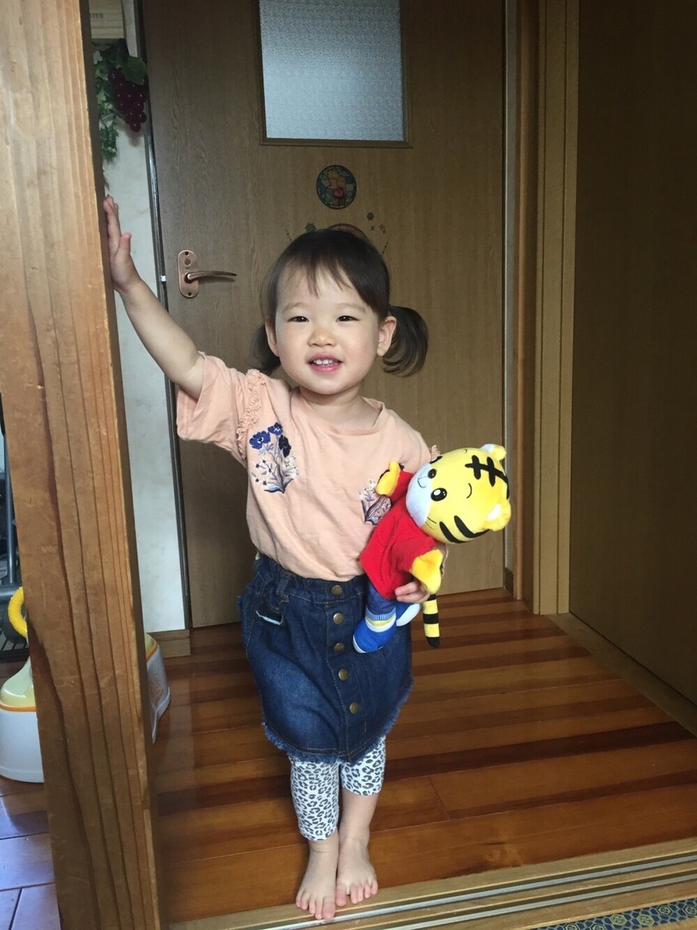 「petit mainのアイテム（Tシャツ/カットソー、ピンク系）」を使った、yoooaririさん（レディース・80cm）の夏コーディネートの1枚目の写真