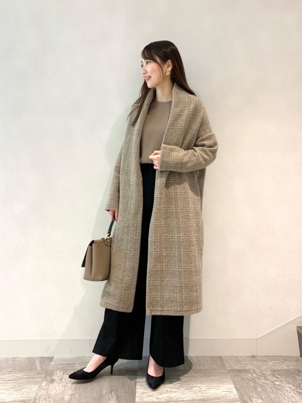 「ブラウス、チェックガウン、デート、お仕事コーデ、お呼ばれ、le.coeur blanc、お仕事、秋冬コーデ、ルクールブラン、横浜ジョイナス」｜「le.coeur blancのスエードポインテッド（パンプス、ブラック系）」を使った、ルクールブラン横浜ジョイナス店スタッフさん（レディース・161cm）の秋コーディネートの1枚目の写真