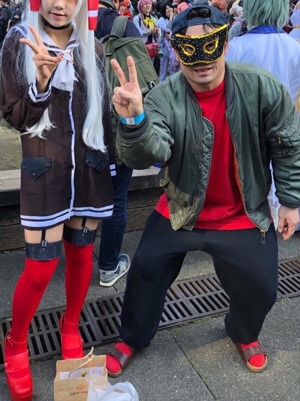 「赤い靴下、あかいくつした、ハロウィン、アコスタ、ハロウィンコーデ、ハロウィン2017、池袋、赤い靴下同士、リベンジ天津風、仮面コーデ」｜「赤い靴下の赤い靴下（ソックス/靴下、レッド系）」を使った、オダッチさん（メンズ・168cm）の秋コーディネートの1枚目の写真