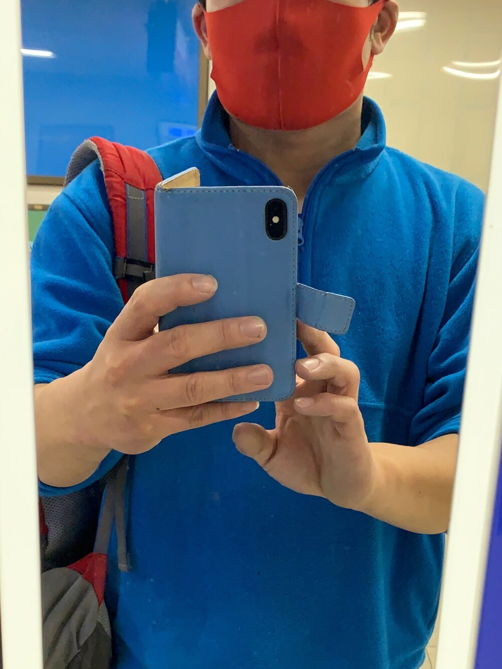 「マスク、赤いマスク」｜「マスクのアイテム（その他、レッド系）」を使った、オダッチさん（メンズ・168cm）の秋コーディネートの1枚目の写真