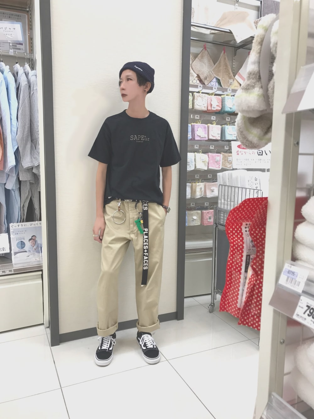 「オトナカジュアル、ラフ、スケータースタイル、ロールアップ、supreme、sapeur、VANS、ニット帽、ガチャベルト、places+faces」｜「Supreme のLoose Gauge Beanie（ニットキャップ/ビーニー、ブルー系）」を使った、TTY®︎さん（メンズ・174cm）の秋コーディネートの1枚目の写真