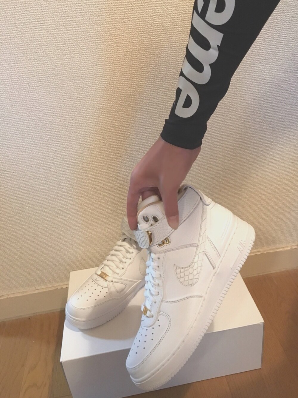 「ドラフトナイキ、supreme、NIKE、AIR FORCE 1、JUST DON、ナイキ」｜「NIKEのアイテム（スニーカー、ホワイト系）」を使った、TTY®︎さん（メンズ・174cm）の冬コーディネートの1枚目の写真