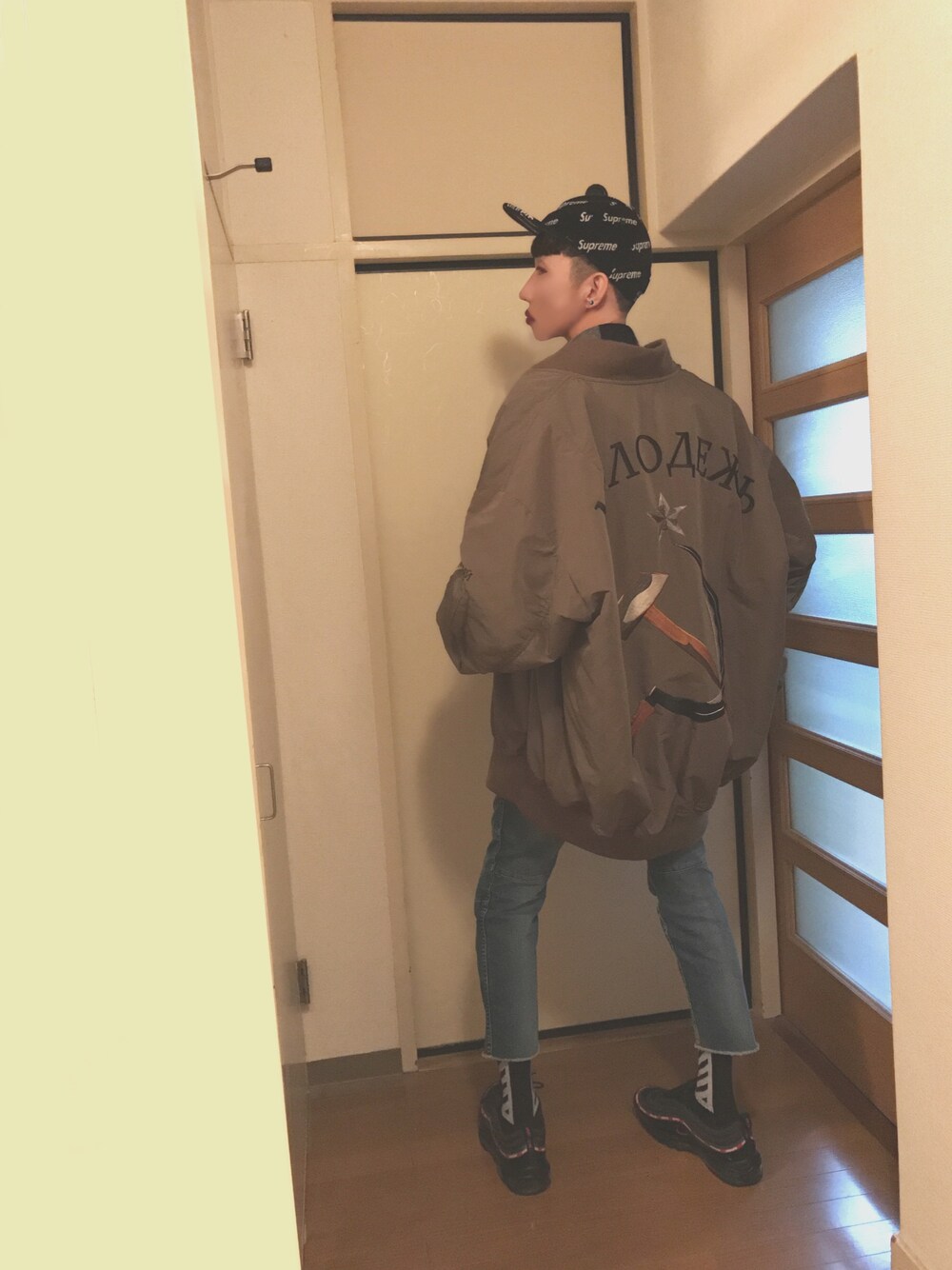 「オトナカジュアル、supreme、g.v.g.v.、MA-1、オーバーサイズ、jieda、off white、AIRMAX97、undefeated、半端丈」｜「Supreme のアイテム（キャップ、ブラック系）」を使った、TTY®︎さん（メンズ・174cm）の冬コーディネートの1枚目の写真