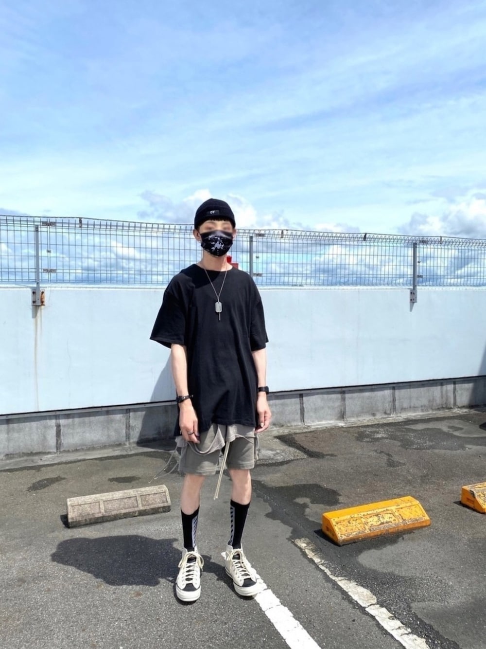 「オトナカジュアル、ESSENTIALS、OY、OFF-WHITE、ショートビーニー、converse、ショートパンツ、anotheryouth、韓国ファッション、マスクコーデ」｜「The Masksのアイテム（その他ボディ・ヘアケア、ブラック系）」を使った、TTY®︎さん（メンズ・174cm）の夏コーディネートの1枚目の写真