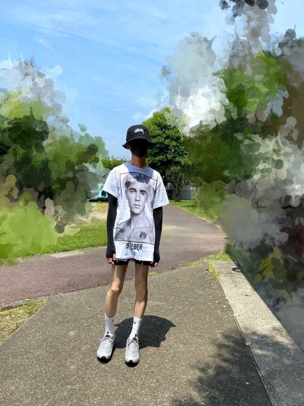 「オトナカジュアル、休日スタイル、justinbieber、バケットハット、NIKE、AIRMAX97、日焼け対策、stussy、スカート、ネイル」｜「STUSSYのアイテム（ハット、ブラック系）」を使った、TTY®︎さん（メンズ・174cm）の夏コーディネートの1枚目の写真