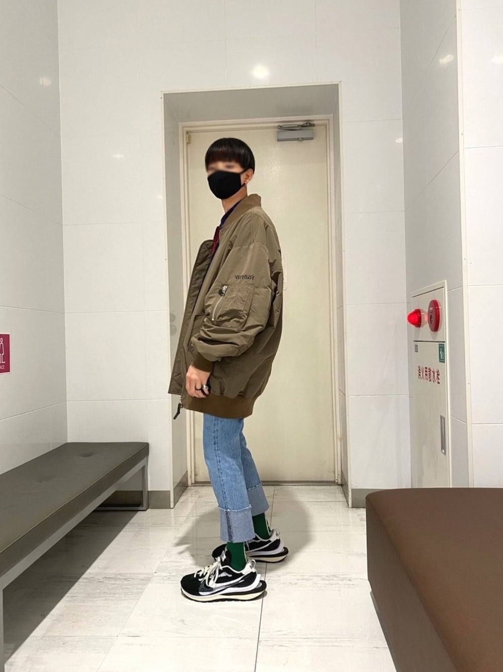 「オトナカジュアル、年末WEAR感謝祭、韓国ファッション、g.v.g.v.、MA-1、オーバーサイズ、ロールアップ、sacai、NIKE、doublet」｜「G.V.G.V.のEMBROIDERED OVERSIZED MA-1 BLOUSON (MA1)（MA-1、ブラウン系）」を使った、TTY®︎さん（メンズ・174cm）の冬コーディネートの1枚目の写真