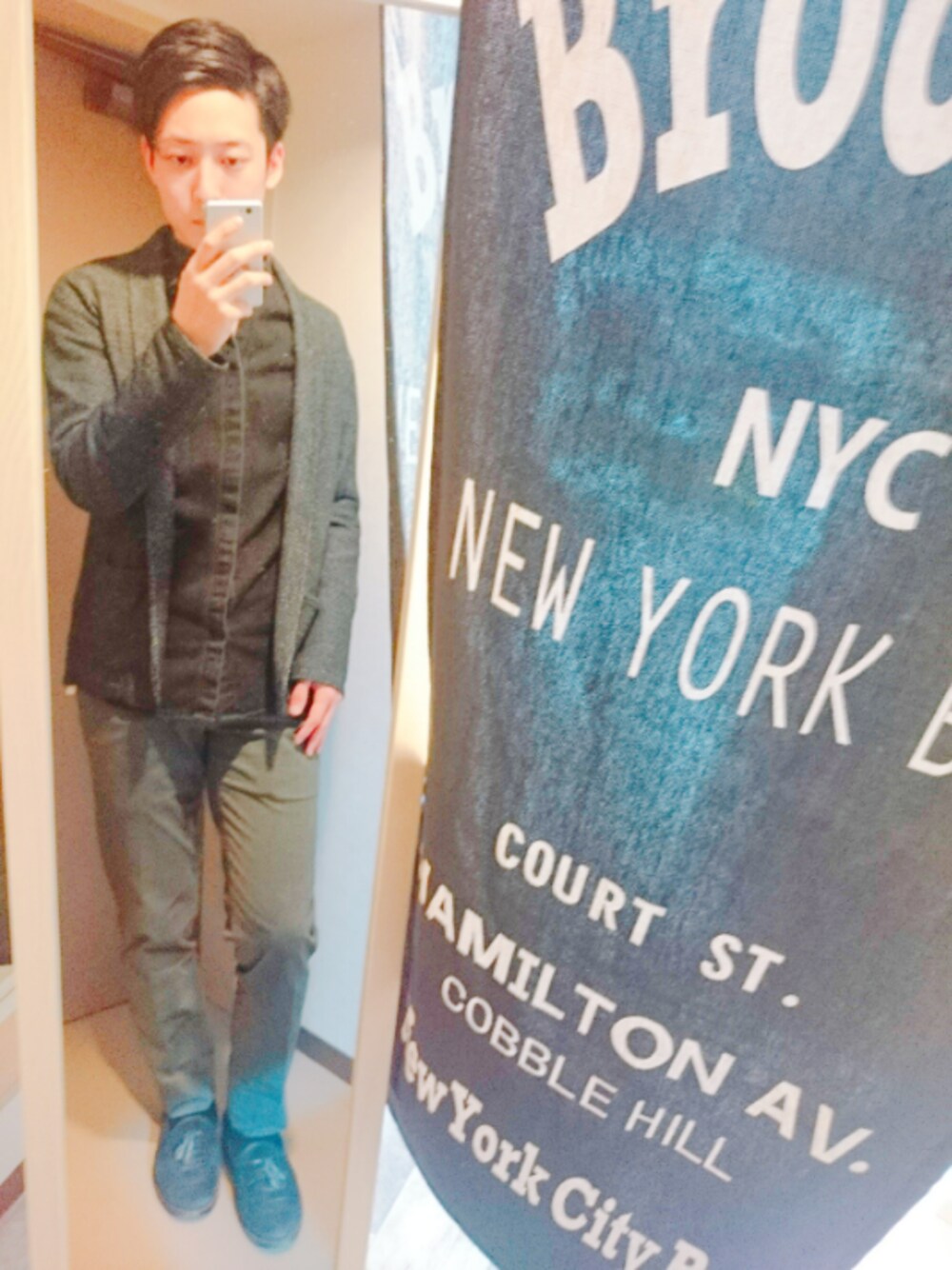 「ZARA、春、シンプル、スラックス、きれいめコーディネート、ワイシャツ、おしゃれさんと繋がりたい、革靴、カーディガン、はるコーデ」｜「ZARAのアイテム（その他アウター、ブルー系）」を使った、Ryuyaさん（メンズ・176cm）の春コーディネートの1枚目の写真