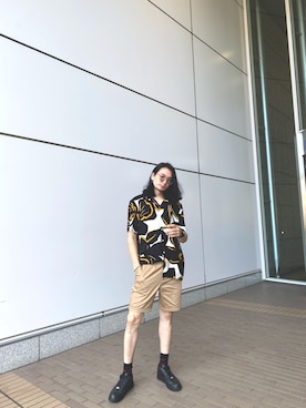 「アイテム（スラックス、ゴールド系）」を使った、Ganaaさん（メンズ・185cm）の秋コーディネート