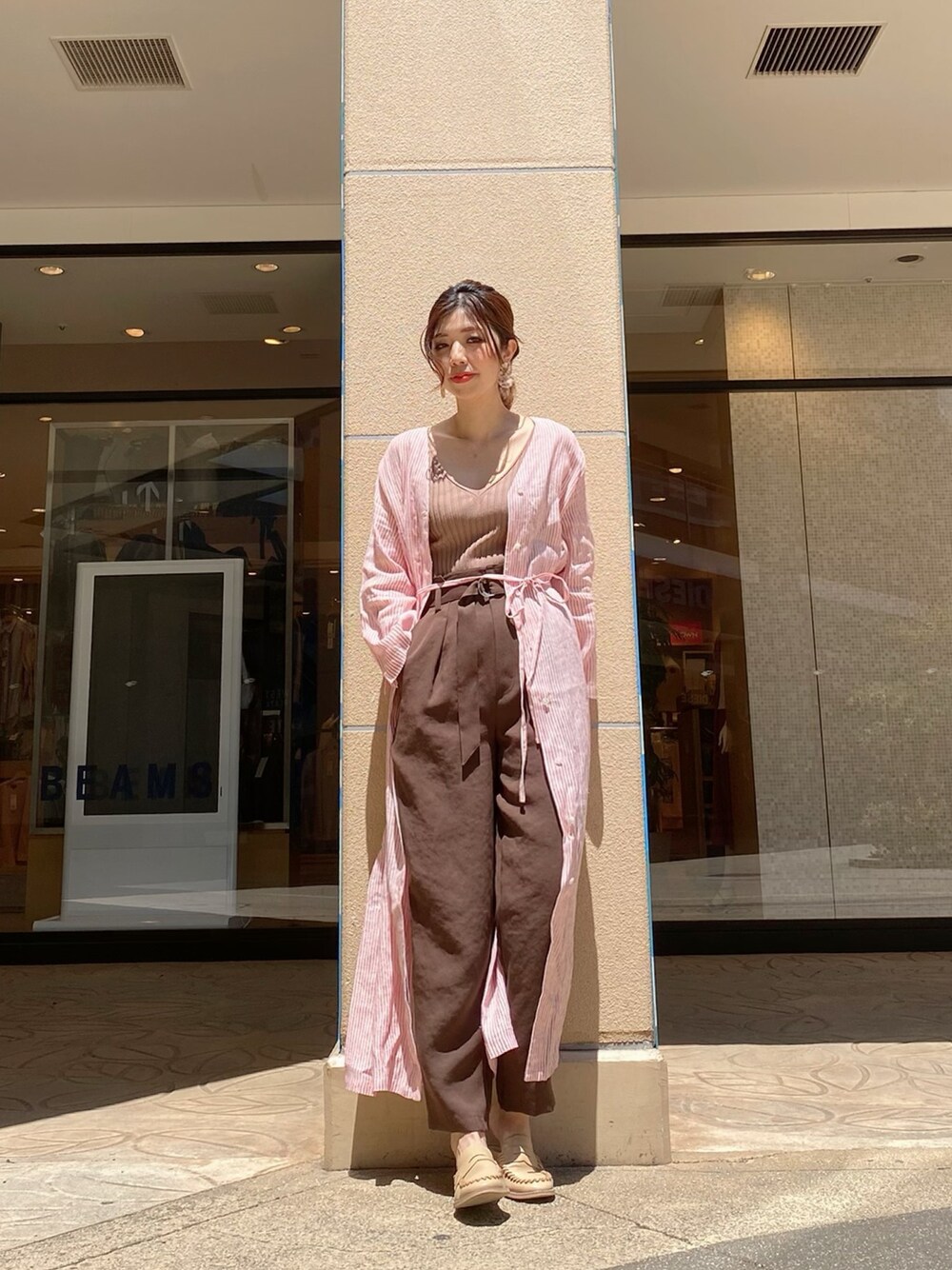 「オトナカジュアル、シャツワンピース、BROWN、Demi-luxe BEAMS、BEAMS LIGHTS、RBS、ootd、outfit」｜「Demi-Luxe BEAMSのDemi-Luxe BEAMS / 2WAY リネンワンピース（ワンピース、オレンジ系）」を使った、toma22さん（レディース・163cm）の春コーディネートの1枚目の写真