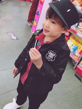「ANAP kids（アナップキッズ）のアイテム（ナイロンジャケット、ブラック系）」を使った、闻信起舞さん（レディース）の夏コーディネート