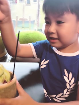 「FRED PERRY（フレッドペリー）のアイテム（Tシャツ/カットソー、ブルー系）」を使った、闻信起舞さん（レディース）の夏コーディネート