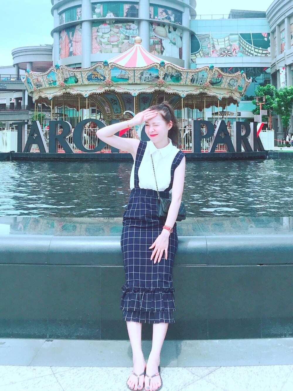 「girl、hot、Sunnyday、ootd、旋轉木馬、大魯閣草衙道、kaohsiung、funny」｜「Marjorieのアイテム（スカート、ブルー系）」を使った、Funnyさん（レディース・158cm）の秋コーディネートの1枚目の写真