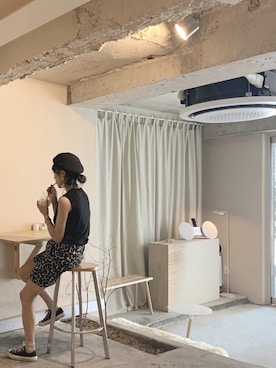 「SENSE OF PLACE by URBAN RESEARCH（センスオブプレイスバイアーバンリサーチ）のノースリーブセーター（タンクトップ、ブラック系）」を使った、아카리 さん（レディース・152cm）の秋コーディネート