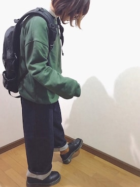 「UNIQLO（ユニクロ）のハイライズワイドストレートジーンズ（デニムパンツ）」を使った、あゆさん（レディース・157cm）の冬コーディネート