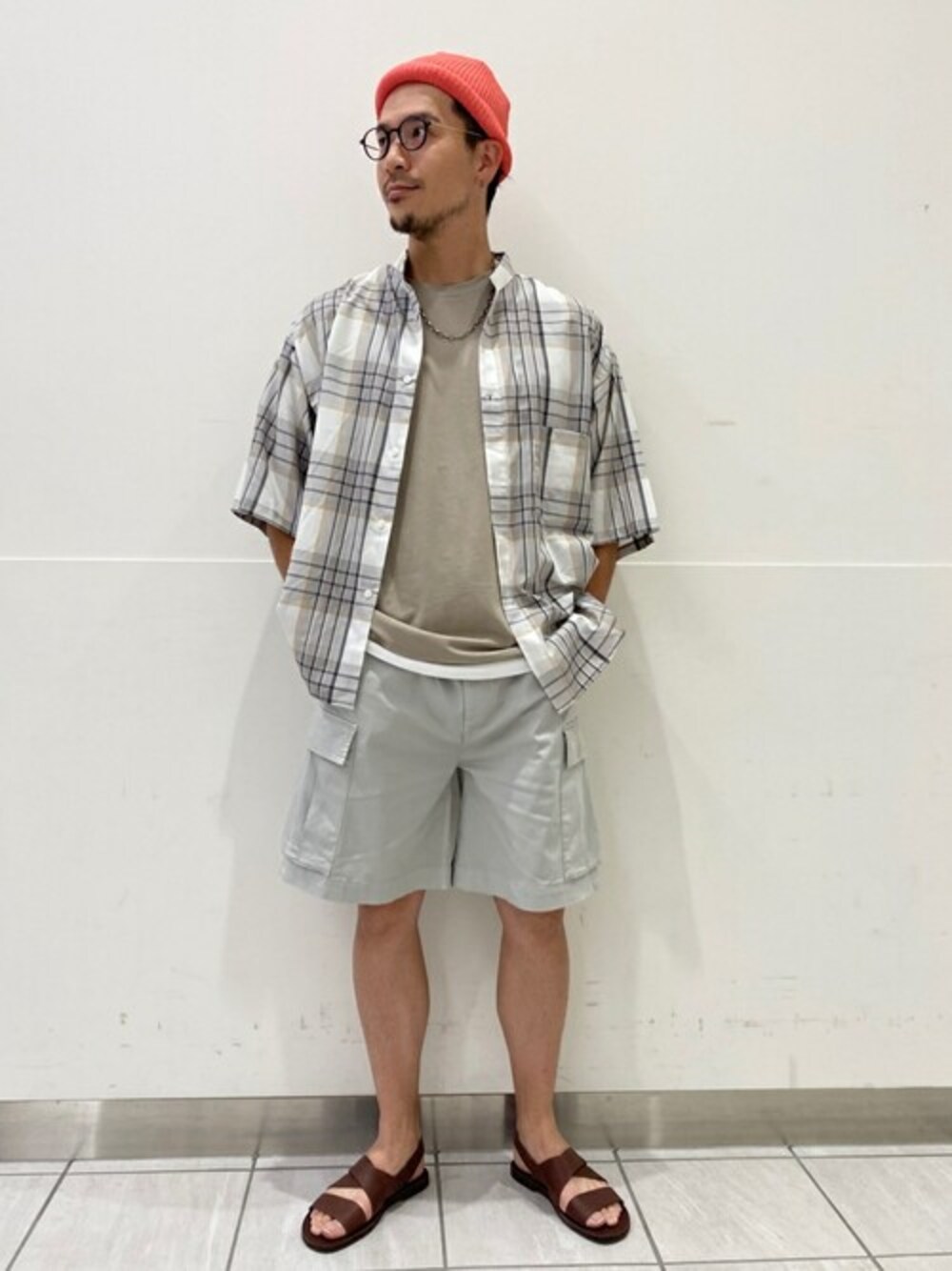 「ビッグシルエット、ワントーンコーデ、ショートパンツ、オーバーサイズ、カーゴパンツ、休日スタイル、リラックススタイル、シンプルコーデ、夏コーデ、417 EDIFICE」｜「417 EDIFICEの◆【BIG SHIRTS / ビックシャツ】 バンドカラーワークシャツ（シャツ/ブラウス、ベージュ系）」を使った、akihiroさん（メンズ・175cm）の夏コーディネートの1枚目の写真