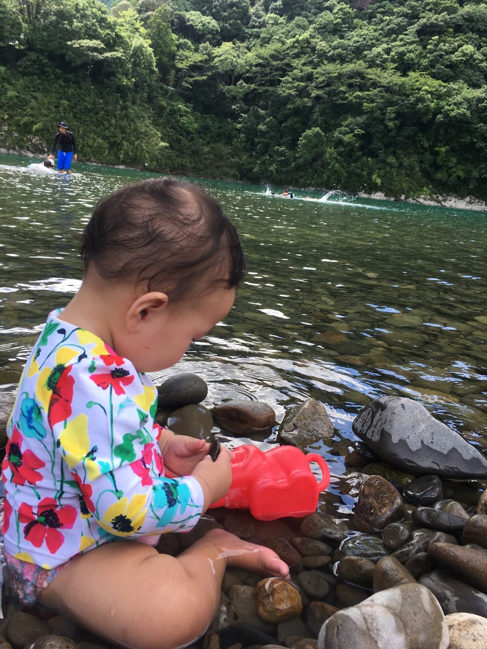 「水着、川遊び、０歳、9ヶ月」｜「babyGAPのアイテム（ラッシュガード、その他）」を使った、ayk☺︎さん（キッズ・70cm）の秋コーディネートの1枚目の写真