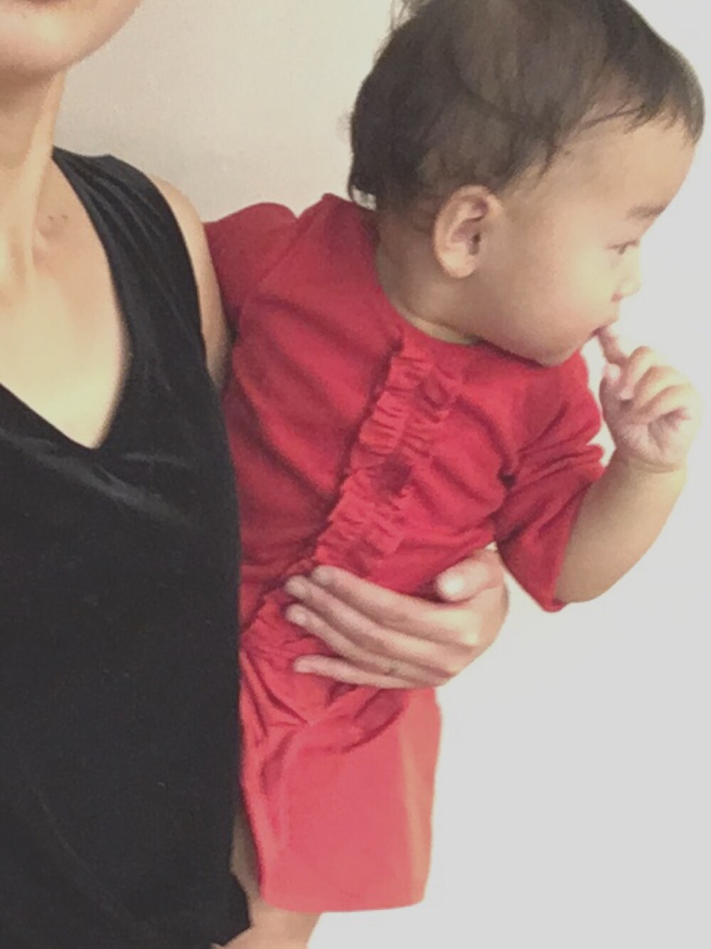 「パーティースタイル、赤色」｜「PETIT BATEAUのアイテム（ワンピース、レッド系）」を使った、ayk☺︎さん（キッズ・70cm）の秋コーディネートの1枚目の写真