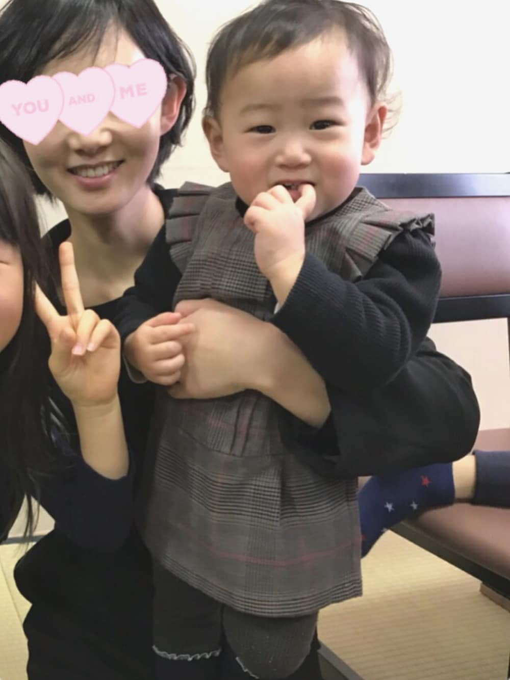 「1歳0ヶ月、女の子、ワンピース」｜「BeBeのアイテム（ワンピース、グレー系）」を使った、ayk☺︎さん（キッズ・80cm）の冬コーディネートの1枚目の写真