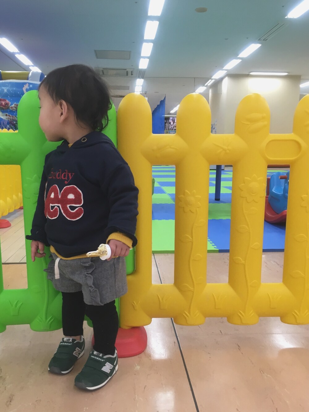 「女の子、1歳、1歳3ヶ月、パーカー」｜「Leeのアイテム（パーカー、ブルー系）」を使った、ayk☺︎さん（キッズ・80cm）の冬コーディネートの1枚目の写真