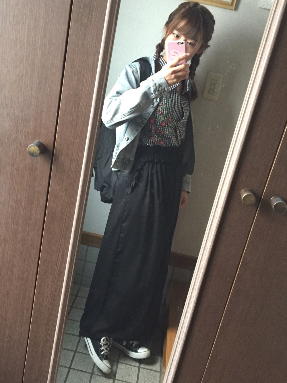 「ootd、outfit、denim、summer、ginghamcheck、black、刺繍、Ank Rouge、school」｜「Ank Rougeのサテンワイドパンツ（パンツ、ブラック系）」を使った、myu.さん（レディース・158cm）の春コーディネートの1枚目の写真