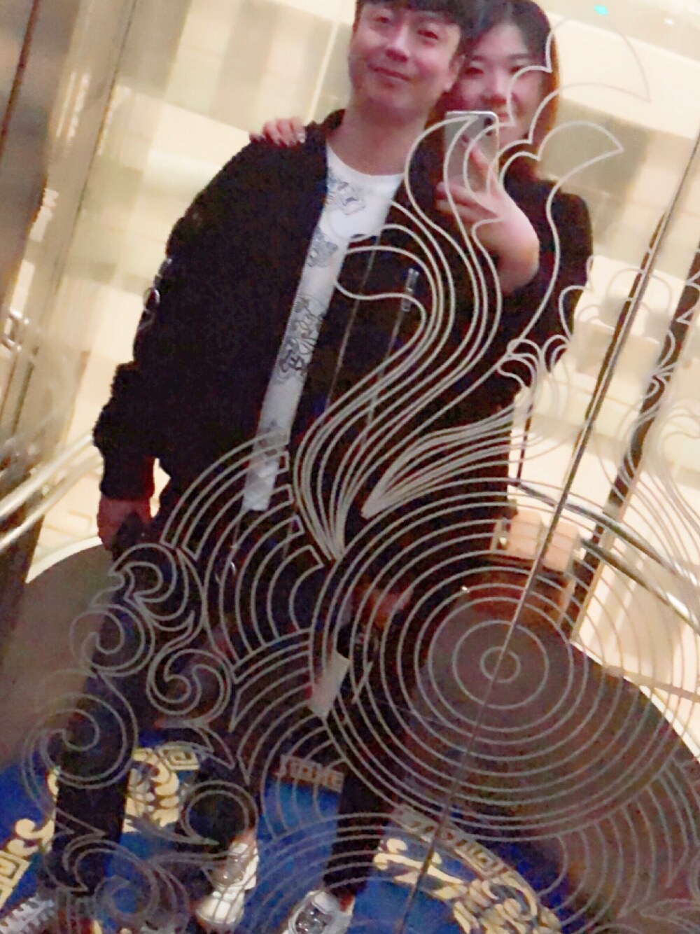 「欧时力のアイテム（ブルゾン、ブラック系）」を使った、Yingying_Rubyさん（レディース・173cm）の冬コーディネートの1枚目の写真