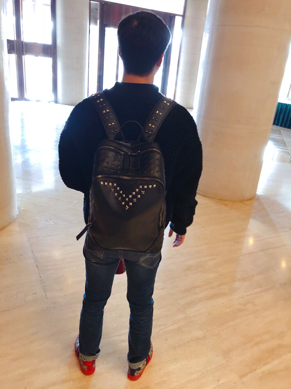 「MCMのアイテム（バックパック/リュック、ブラック系）」を使った、Yingying_Rubyさん（レディース・173cm）の冬コーディネートの1枚目の写真