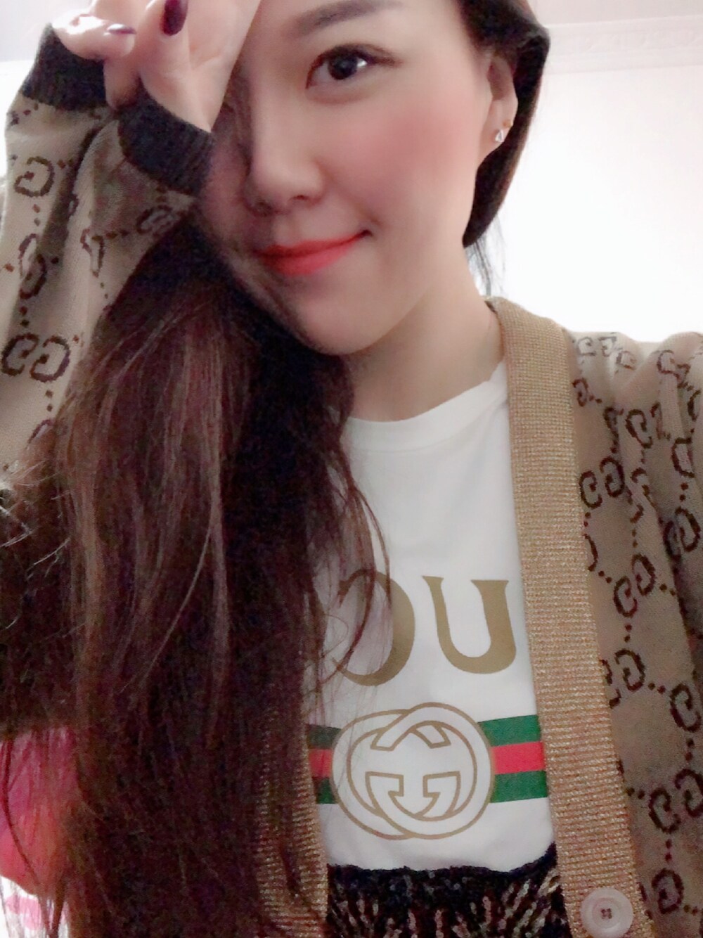「GUCCIのアイテム（ニット/セーター、ブラウン系）」を使った、Yingying_Rubyさん（レディース・173cm）の冬コーディネートの1枚目の写真
