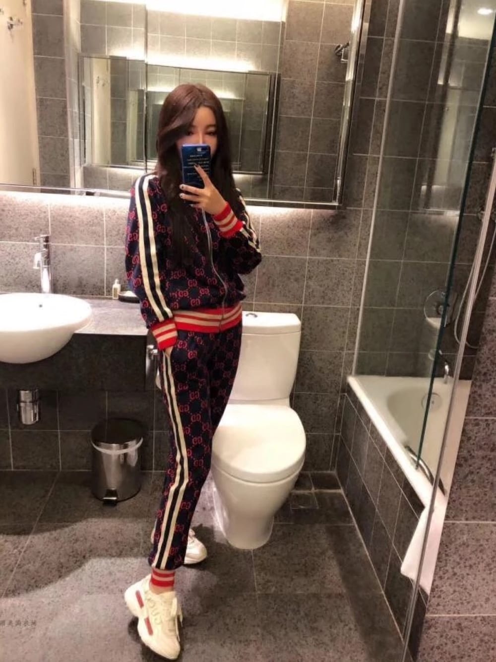 「GUCCIのアイテム（Tシャツ/カットソー、その他）」を使った、Yingying_Rubyさん（レディース・173cm）の春コーディネートの1枚目の写真