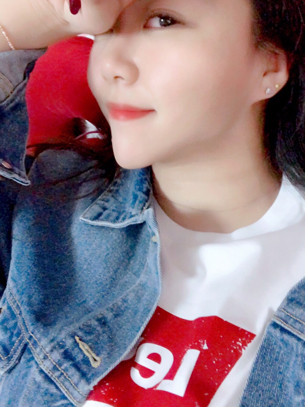 「Levi'sのアイテム（デニムジャケット、ブルー系）」を使った、Yingying_Rubyさん（レディース・173cm）の春コーディネートの1枚目の写真