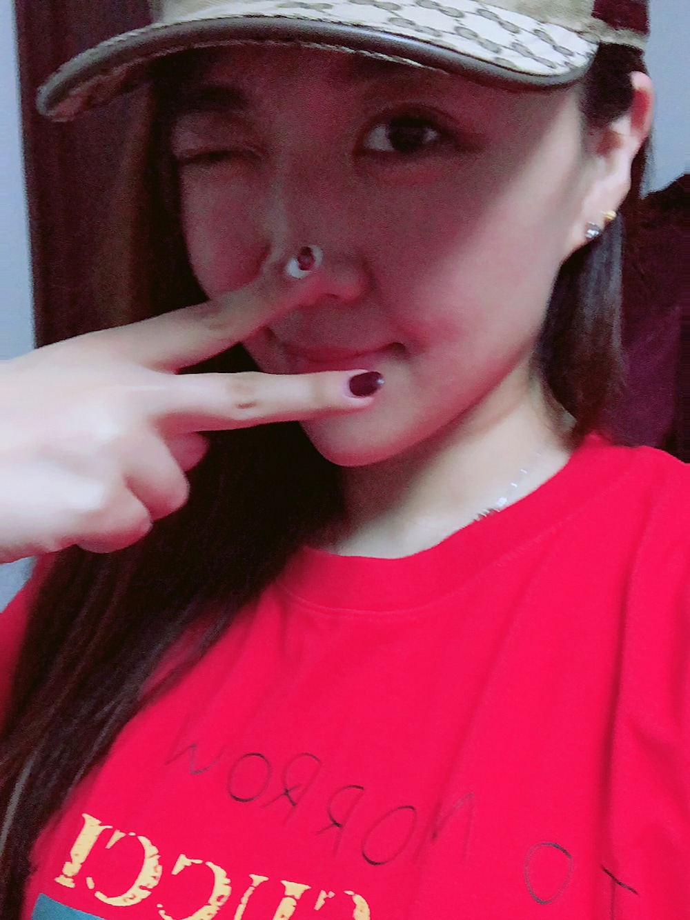 「GUCCIのアイテム（Tシャツ/カットソー、レッド系）」を使った、Yingying_Rubyさん（レディース・173cm）の春コーディネートの1枚目の写真