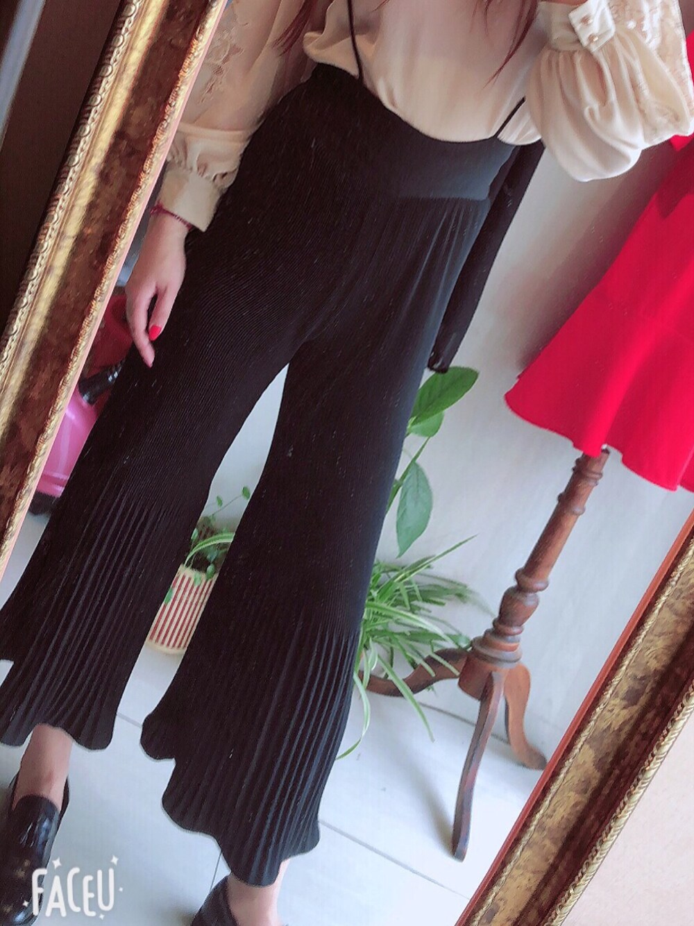 「ZARAのアイテム（スラックス、ブラック系）」を使った、Yingying_Rubyさん（レディース・173cm）の春コーディネートの1枚目の写真