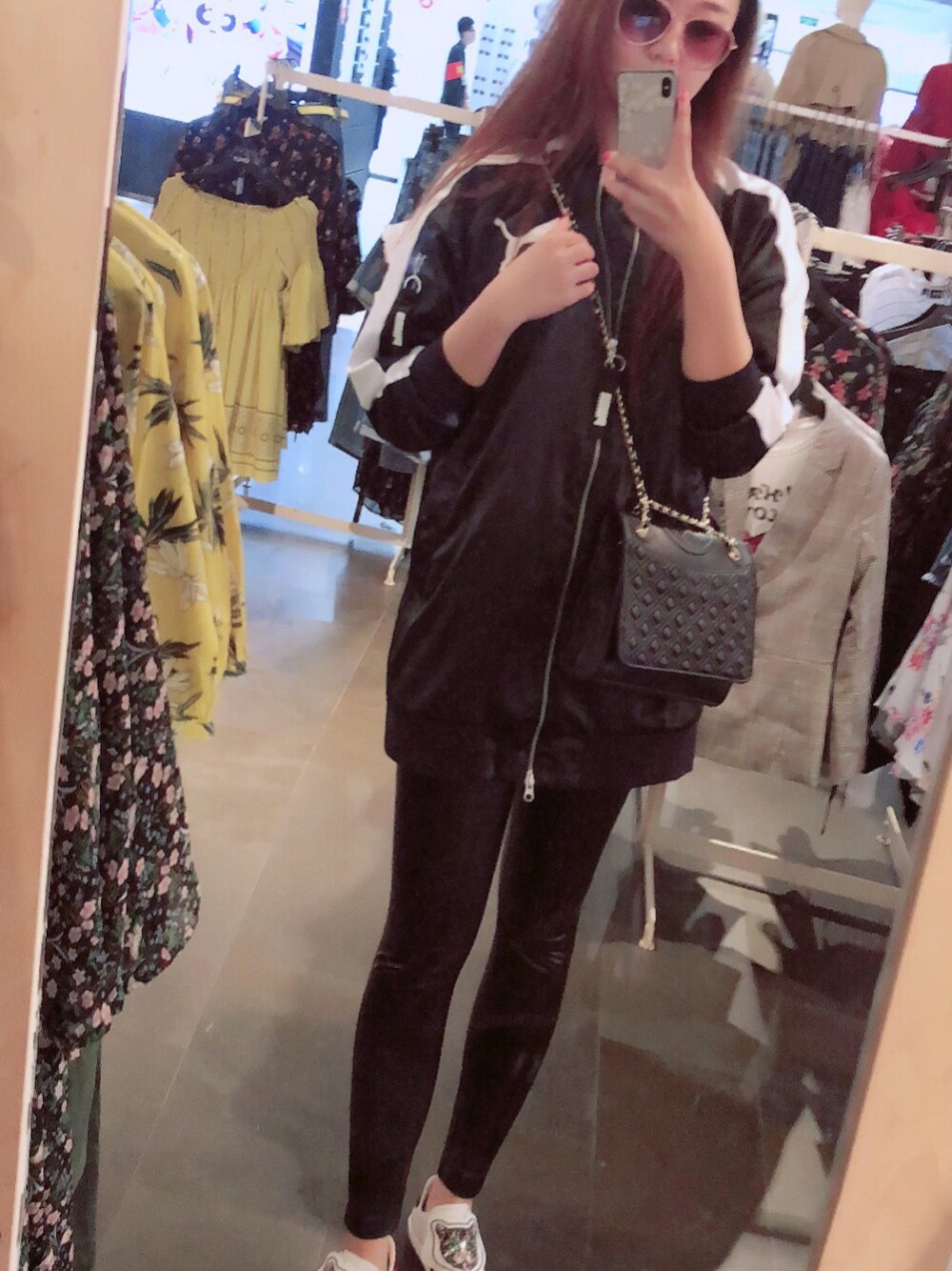 「PUMAのアイテム（ピーコート、ブラック系）」を使った、Yingying_Rubyさん（レディース・173cm）の春コーディネートの1枚目の写真