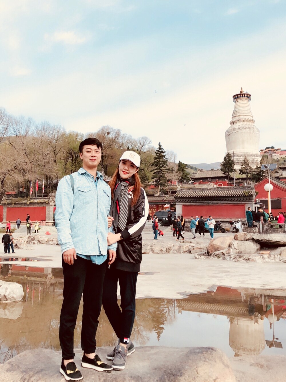 「山西五台山」｜「PUMAのアイテム（パンツ、ブラック系）」を使った、Yingying_Rubyさん（レディース・173cm）の秋コーディネートの1枚目の写真