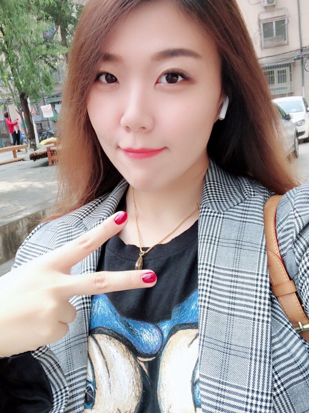 「CANADA GOOSEのアイテム（Tシャツ/カットソー、グレー系）」を使った、Yingying_Rubyさん（レディース・173cm）の秋コーディネートの1枚目の写真