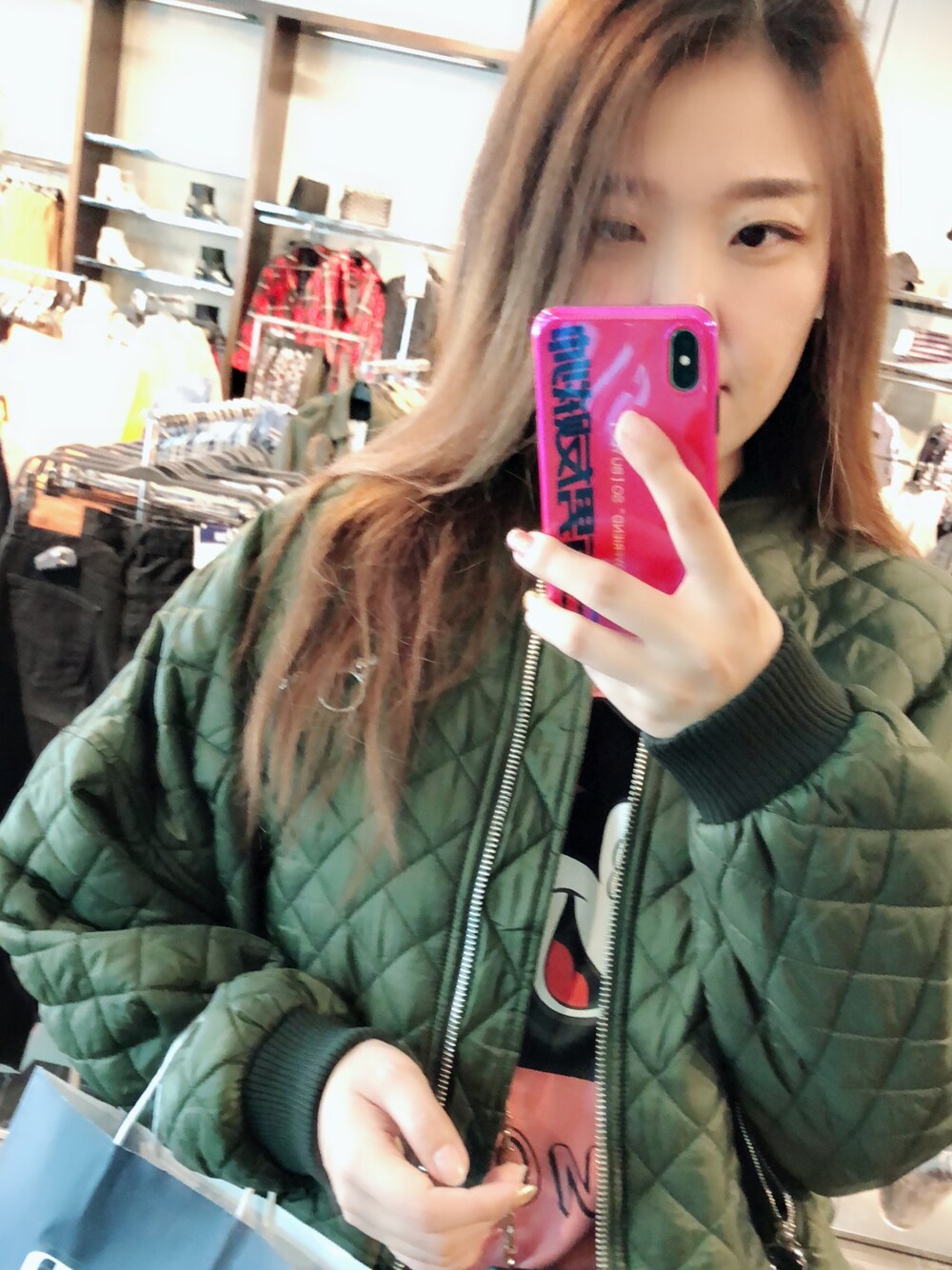 「ZARAのアイテム（ライダースジャケット、グリーン系）」を使った、Yingying_Rubyさん（レディース・173cm）の秋コーディネートの1枚目の写真