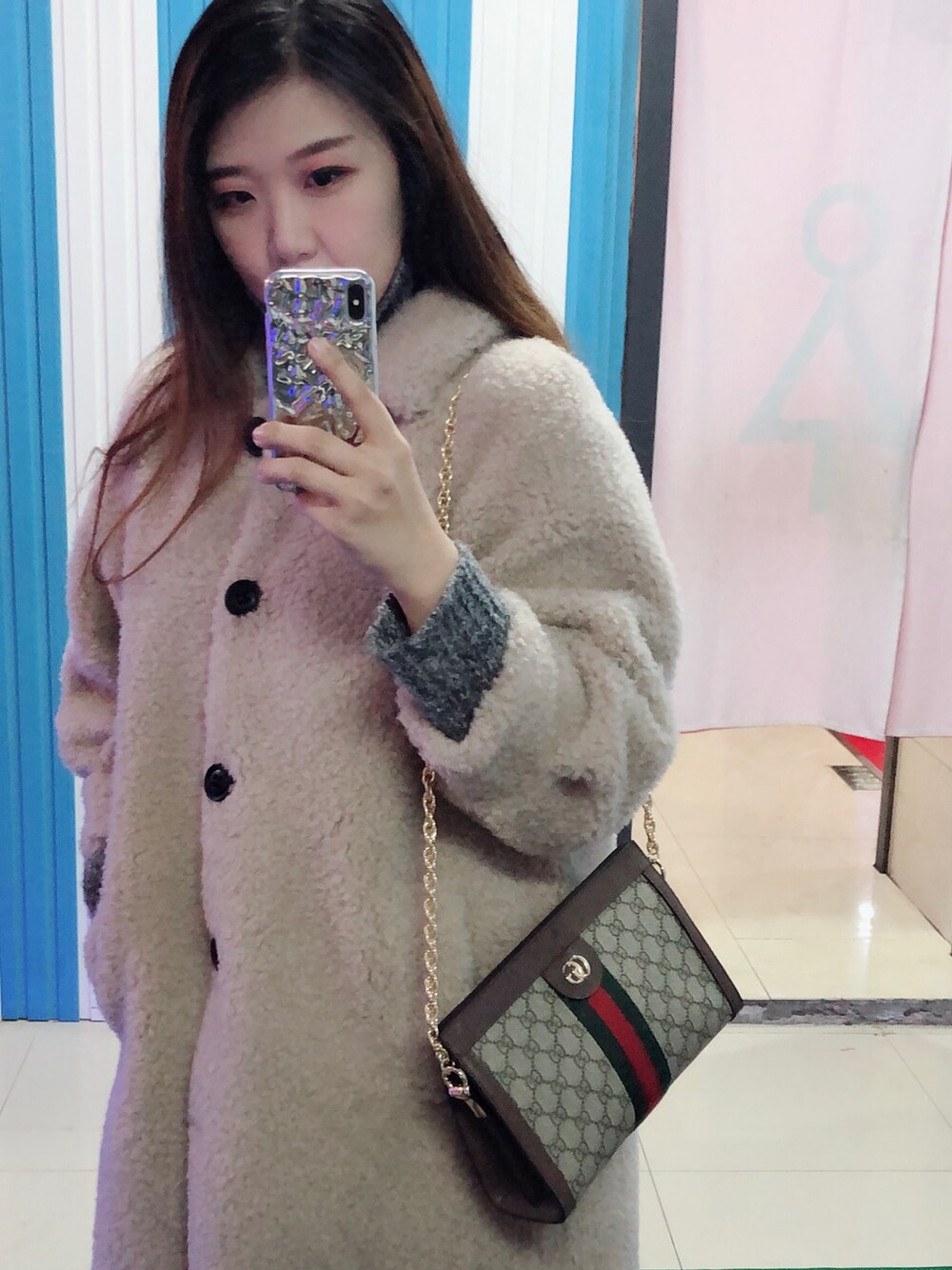 「GUCCIのアイテム（ショルダーバッグ、その他）」を使った、Yingying_Rubyさん（レディース・173cm）の冬コーディネートの1枚目の写真